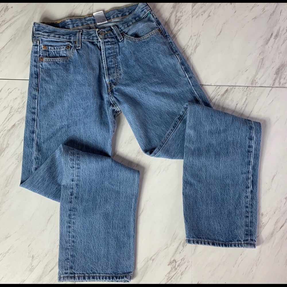 Levi’s mom jeans